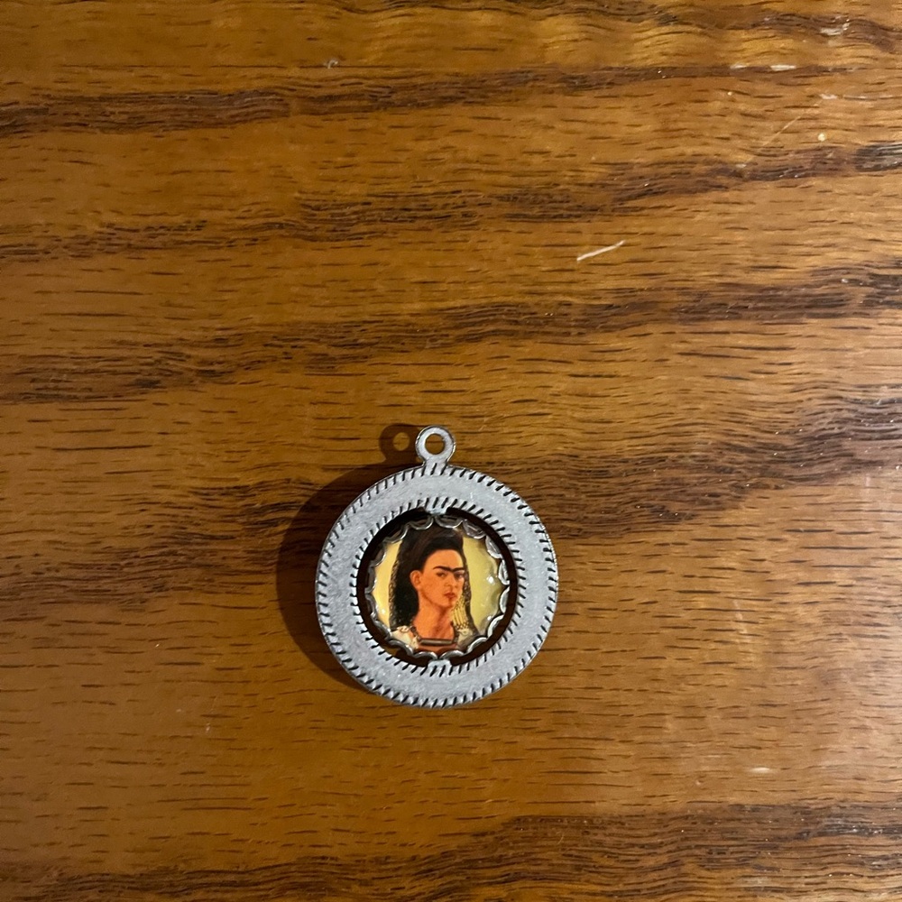 New Vintage Y2K Frida Kahlo Pendant
